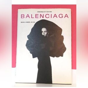 Balenciaga‎ Black and White Fashion Book